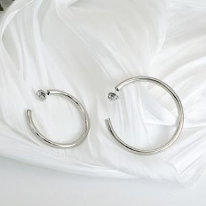 Pendientes de Tubo Redondos Grandes de Acero Inoxidable a la Moda para Mujer, Ideales para Fotografía Urbana y Desfiles, Fiestas y Regalos - Product Image 3