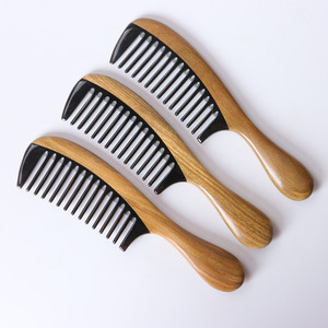 Pettini in legno con Logo personalizzato pettine per capelli in legno a denti larghi in legno di sandalo personalizzato a buon mercato - Product Image 1