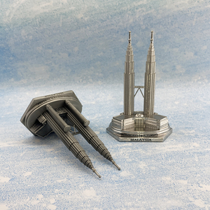 Tượng Mô Hình Tháp Đôi Petronas Kim Loại Quà Tặng Quà Lưu Niệm Du Lịch Xây Dựng Thành Phố Kuala Lumpur Kim Tự Tháp Malaysia Nổi Tiếng Thế Giới - Product Image 3