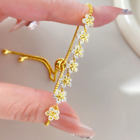 Accessoires de bijoux de mode, zircon scintillant, bijoux plaqués or 18 carats, bracelet tendance en forme de fleur pour femmes