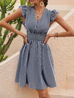 Robe Courte Décontractée d'Été pour Femme, Rayée Bleue, Col en V, Manches Volantes, Taille Smockée, Coupe Trapèze, Idéale Plage et Vacances, Personnalisable OEM