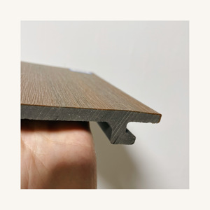 Pannello WPC Coestruso con Texture Effetto Legno, Stile Retrò, Simil-Legno, Senza Necessità di Verniciatura, Rivestimento Esterno in WPC - Product Image 4