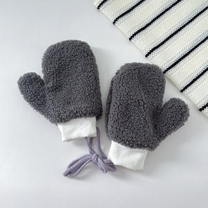 Gants génériques en cachemire 1-4 ans Gants d'hiver chauds et mignons de couleur unie Vente en gros Garçons Filles Gants de cou suspendus à l'épreuve du froid - Product Image 4
