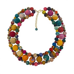 Collar llamativo chapado en oro hecho a mano con borlas de bolas, estilo bohemio para mujer, cadena de eslabones con cuentas de colores ecológicas, ideal para compromiso. - Product Image 1