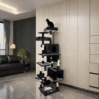 Arbres à chat de qualité supérieure, design tendance, jouets pour chats d'intérieur, griffoirs pour grands chats, en sisal, peluche et bois, emballés en cartons.
