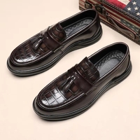 Mocassins à pampilles pour hommes en cuir gaufré croco de qualité supérieure avec semelle épaisse et rembourrée pour tenue de ville formelle