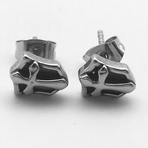 Boucles d'oreilles clous Yunnique Gothic Shield en acier inoxydable, design croix, bijoux punk tendance, petites boucles d'oreilles de forme géométrique - Product Image 3