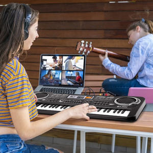 Piano numérique Db 61 touches pour enfants, clavier électrique d'apprentissage avec microphone, matériau plastique, alimenté par batterie, double usage USB - Product Image 3