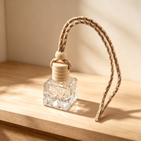 Bouteille diffuseur de parfum vide en verre transparent de 8 ml en forme de cube, à suspendre pour voiture, avec bouchon en bois, pour huiles essentielles - Vente en gros