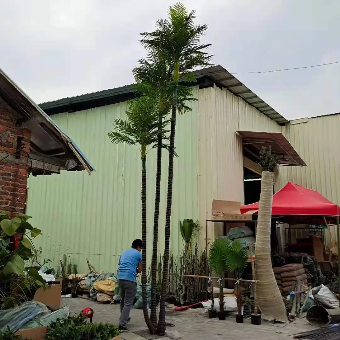 Factory Supply Customized Artificial Outdoor Decorative Palm Tree
