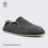 Chaussures de luxe en daim fabriquées par LANCI Footwear Manufacturing, chaussures personnalisées avec logo, design tendance, baskets.