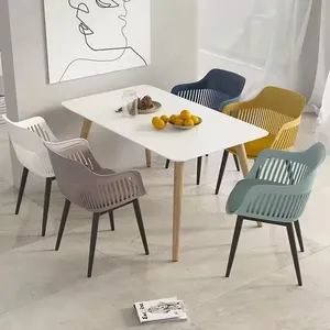 Fauteuil contemporain élégant avec accoudoirs et coussin moelleux luxueux - Product Image 1