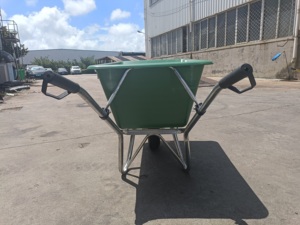 Brouette en plastique de grande capacité 160 litres, idéale pour le déblaiement de l'herbe, le dégagement des écuries, le transport de déchets. - Product Image 5