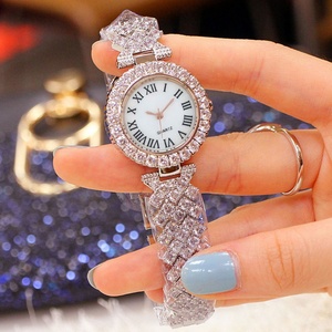 Montre à quartz pour femme, montre pour dames, ensemble de deux bracelets, montre bijou avec strass, vente en gros d'usine - Product Image 5