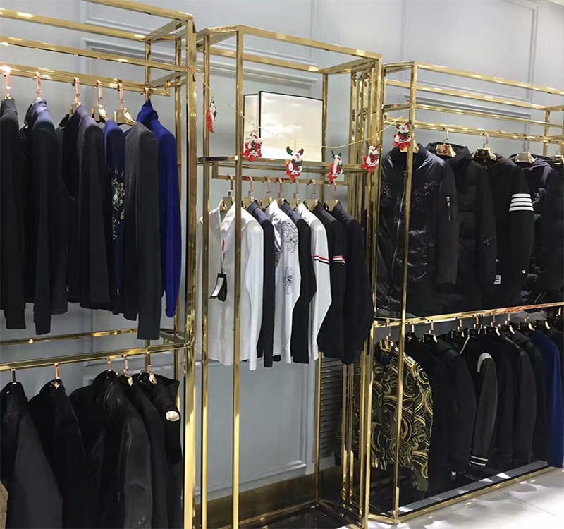 Estante de exhibición de ropa de alta gama, soporte de piso de acero inoxidable dorado para tienda de ropa