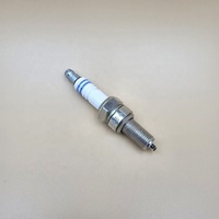 Ventes en gros de bougies d'allumage d'origine neuves haute performance UR6DE G4011310 R6 pour pièces détachées de motos à trois roues RE225 RE205