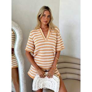 Ensemble deux pièces tricoté rayé personnalisé 2026 pour femme – Haut à manches courtes col en V et short respirant – Tenue de vacances - Product Image 2