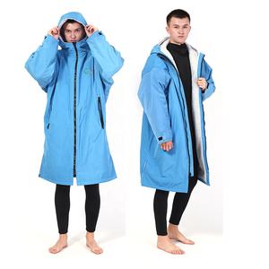 Peignoir de change imperméable personnalisé en tissu recyclé - Poncho de surf unisexe doublé polaire pour hommes et femmes - Product Image 1