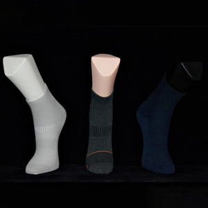 <span class=keywords><strong>Mannequin</strong></span> de <span class=keywords><strong>pied</strong></span> pour <span class=keywords><strong>homme</strong></span> en gros, présentoir à chaussures noir/blanc, <span class=keywords><strong>mannequin</strong></span> de <span class=keywords><strong>pied</strong></span> en plastique magnétique pour chaussettes - Product Image 4
