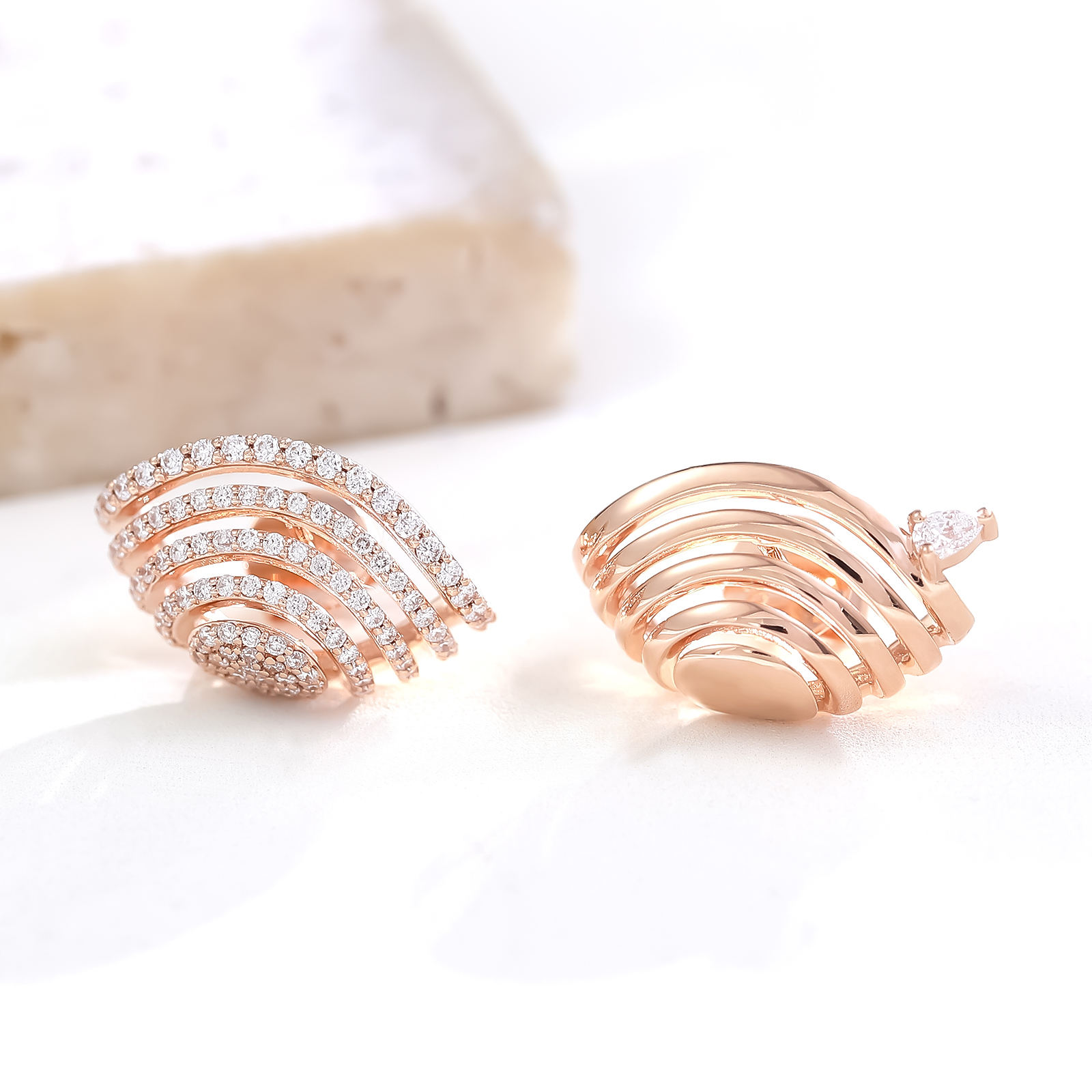 ทอง18K พร้อมเพชรห้องปฏิบัติการ