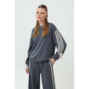 ชุดเซ็ตสองชิ้นถักนิตติ้งสำหรับผู้หญิง แขนยาว สวมใส่สบาย ระบายอากาศได้ดี สีเอครู ใส่ได้ทุกฤดู - Product Image 4