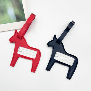 Etiqueta de equipaje estilo chino del Año del Caballo, colgante retro de cuero con forma de caballo, amuleto personalizado para bolsa de viaje al por mayor. - Product Image 1