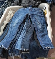 Vente de vêtements d'occasion mixtes, y compris 38 kg de jeans et pantalons pour femmes, provenant des États-Unis
