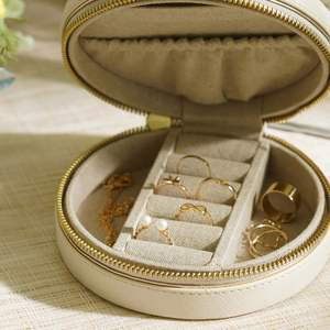 Boîte ronde en similicuir pour bijoux, vente en gros, faible MOQ, avec fermeture éclair, pour bagues et pendentifs, modèle tendance - Product Image 2