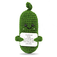 Handgestrickte Woll-Gurkendekoration mit Lächelndem Cartoon-Design, Optimistische Häkel-Ornamente für Geburtstagsfeiern