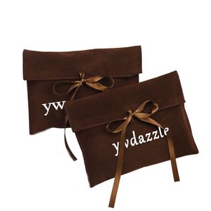 Enveloppes de luxe en velours suédé super doux et recyclables pour emballages cadeaux d'anniversaire, pochettes cosmétiques et de parfum en velours. - Product Image 1