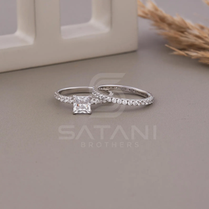 Ensemble de mariage en moissanite taille princesse, bague de fiançailles et alliance en argent sterling, design élégant pour femmes en provenance d'Inde - Product Image 5