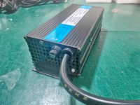 Chargeur de batterie de voiture électrique 450W AC 100-240V 12-16.8V20A Lithium LiFePO4/Plomb-acide avec câble rétractable pour ordinateur portable et appareil photo