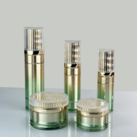 Série d'emballages de luxe personnalisés verts pour soins de la peau, flacon pompe pour lotion, pot pour soins de la peau, fabricant d'emballages cosmétiques 30ml 50ml 100ml