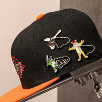 Badge de chapeau de club de baseball personnalisé en émail souple plaqué or vintage, accessoires de broche à clipser sur chapeau, vente en gros