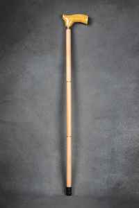 Bastón de Resina y Madera con Mango Ergonómico y Acabado Suave, Ideal para Personas Mayores - Product Image 3