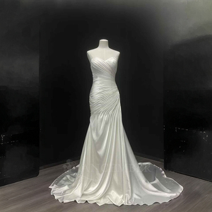 Robe de mariée sirène/trompette moderne NT36 en satin, coupe ajustée, avec décolleté cœur, volants, dentelle et fleurs en cristal - Product Image 1