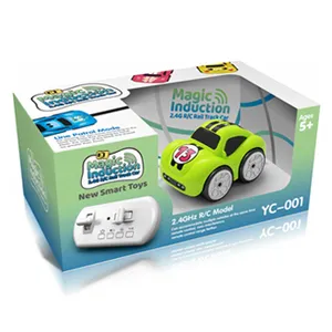 Мини-пластиковый с дистанционным управлением игрушечный автомобиль для детей, волшебная индукция 2,4G R/C смарт-автомобиль