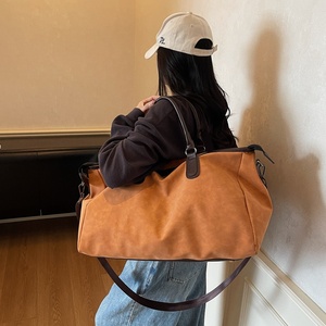 Sac de voyage pour hommes et femmes - Sac de voyage élégant et imperméable en PU de grande taille pour les voyages courts, les voyages d'affaires et les aventures en plein air - Product Image 1