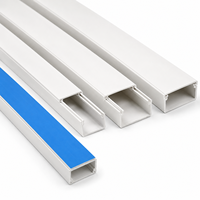 Goulotte de câblage en PVC pour salles informatiques, salles de formation et postes de travail multiples