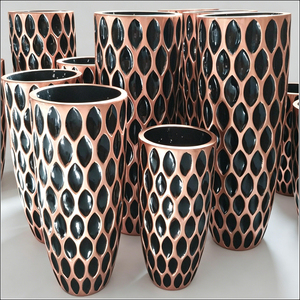 Macetas de Lujo con Hojas Doradas, Acabado Electrochapado, Florero para Decoración de Bodas y Eventos, Soporte Alto para Macetas de Piso - Product Image 1