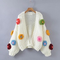 Haut en crochet personnalisé femmes tricoté à la main hiver Cardigan Style décontracté à la main 3D fleur gros pull manteau avec manches lanterne