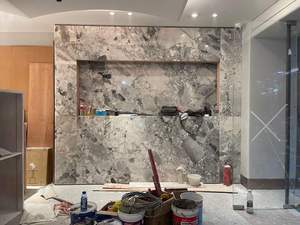 แผ่นหินอ่อนสีเทาฟอสซิล หินปูนฟอสซิลธรรมชาติพร้อมเศษเปลือกหอยคริโนอิด แบบ OEM ตัดตามขนาดสำหรับปู<span class=keywords><strong>พื้น</strong></span>และบุผนัง - Product Image 5