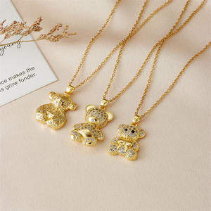 قلادة نحاسية أنيقة مرصعة بالكامل بالزركونيا المكعبة قلادة على شكل دب لطيف - Product Image 4