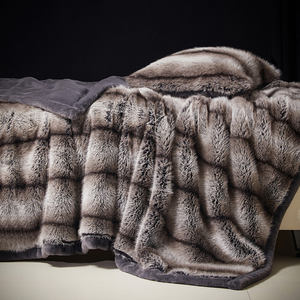 Couverture de luxe en fausse fourrure de renard <span class=keywords><strong>d</strong></span>épouillée couvertures en polaire de lait jeter Double couche réversible lapin polaire couvre-lit couette pour l'hiver - Product Image 1