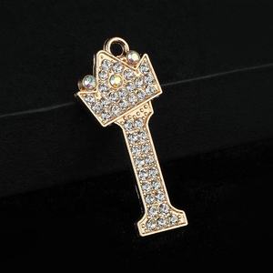 Porte-clés avec pendentif en forme de couronne de diamant, 26 lettres anglaises, petits bijoux classiques en alliage solide, accessoires pour chiens et chats - Product Image 5