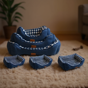 Set di Tre Pezzi di Lettini per Animali Blu con Rilascio di Sabbia, Griglia a Mille Uccelli, Nido Quadrato in Pelo di Coniglio - Product Image 3