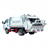 Camion compacteuse à chargement arrière Dongfeng 4x2 5CBM, taille compacte pour la collecte des déchets dans les rues étroites et sur les routes accidentées