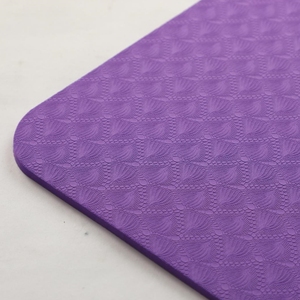 Tappetino Yoga Pieghevole Antiscivolo in TPE da 6mm Ecologico per Esterni con Logo Personalizzato, Ideale per Viaggi - Vendita all'Ingrosso - Product Image 4