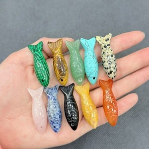 <span class=keywords><strong>Pendentif</strong></span> Poisson Sculpté en Cristal Naturel, <span class=keywords><strong>Pierre</strong></span> <span class=keywords><strong>Semi</strong></span>-<span class=keywords><strong>Précieuse</strong></span>, Adorable Animal Marin, Petit Poisson en Agate et Jade pour Collier - Product Image 3
