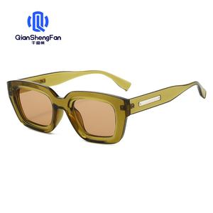 Nouvelles <span class=keywords><strong>lunettes</strong></span> de soleil tendance européennes et américaines pour femmes, <span class=keywords><strong>lunettes</strong></span> de soleil rétro rouges de style joker, <span class=keywords><strong>lunettes</strong></span> de rue UV400, vente directe d'usine - Product Image 6